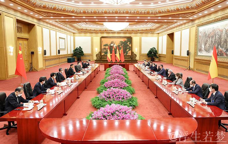 习近平会见西班牙首相桑切斯