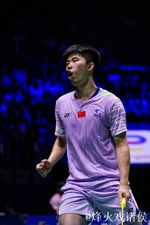 轻松赢下比赛 翁泓阳晋级羽毛球世锦赛男单第二轮