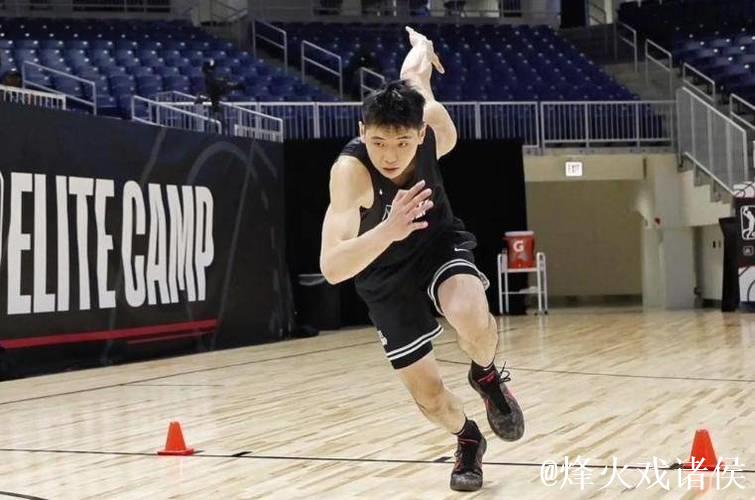 老队友林书豪给崔永熙提建议：训练中要狠一些